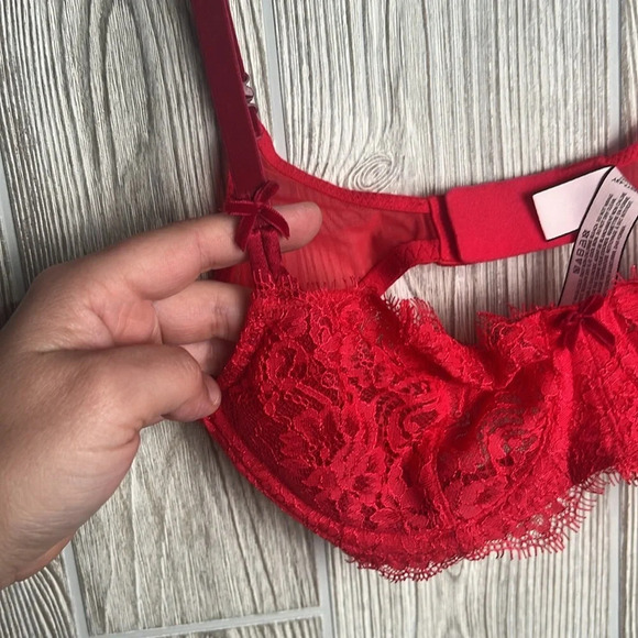 Victoria’s Secret Red Lace Dream Angels Push Up Without Padding 34 B - Picture 2 of 5